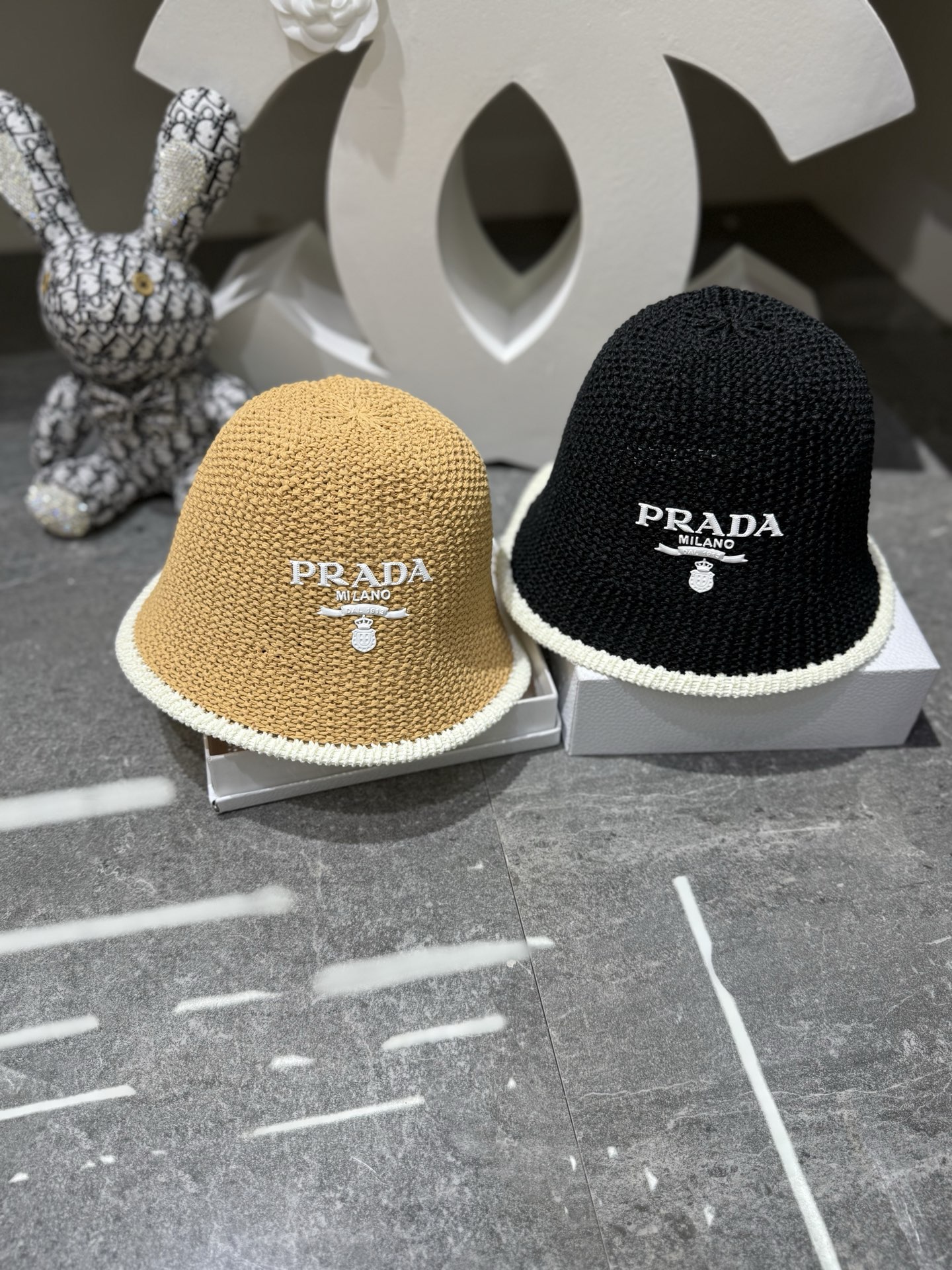 💛配防尘袋【PRADA普拉达】2026春夏新款日系日常简约款小桶帽渔夫帽，独特设计～复古文艺的一款