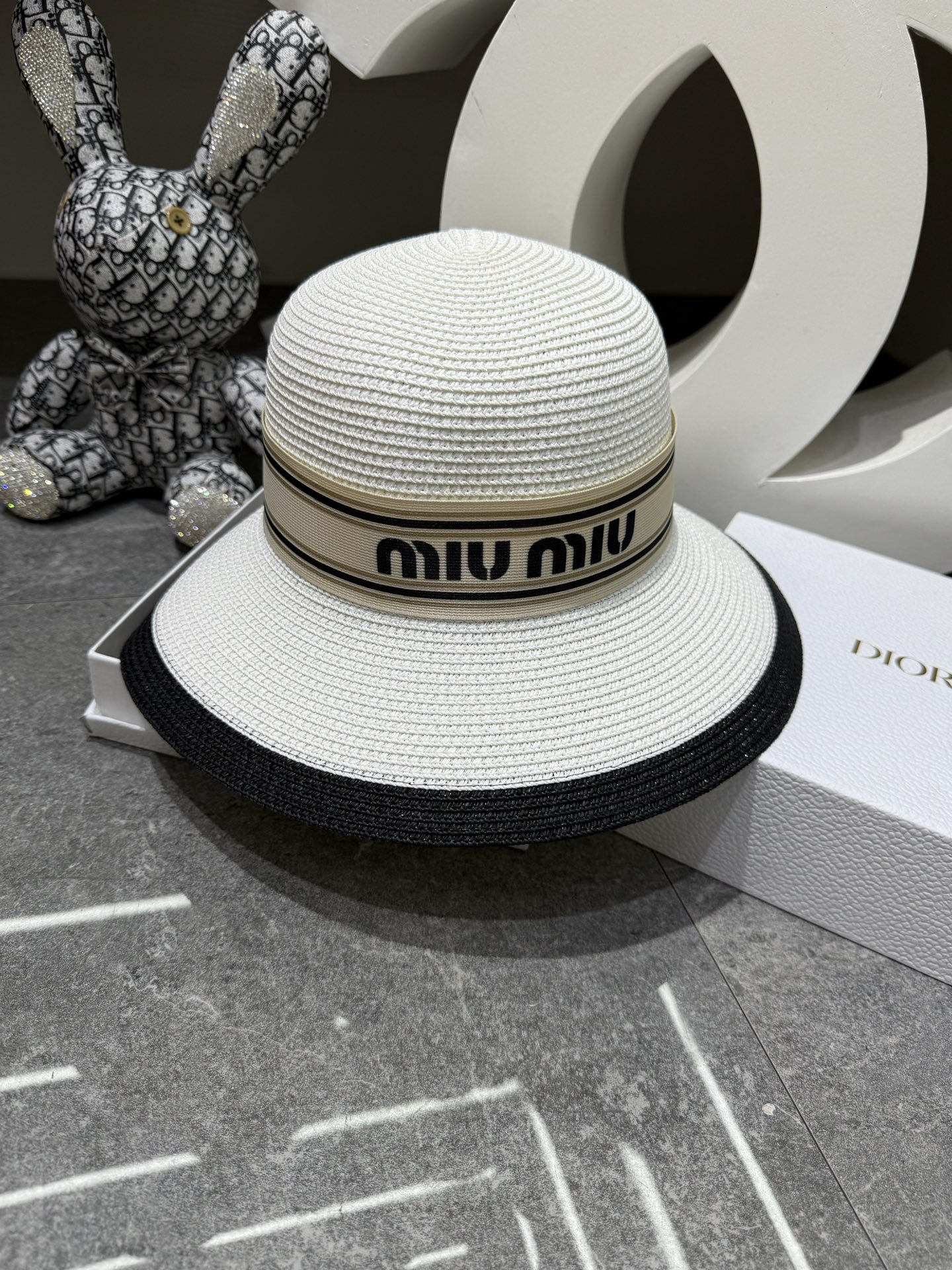 💛配防尘袋.  【MIUMIU缪缪】2026新款密织织带盆帽草帽，遮阳又好搭，出街旅行单品