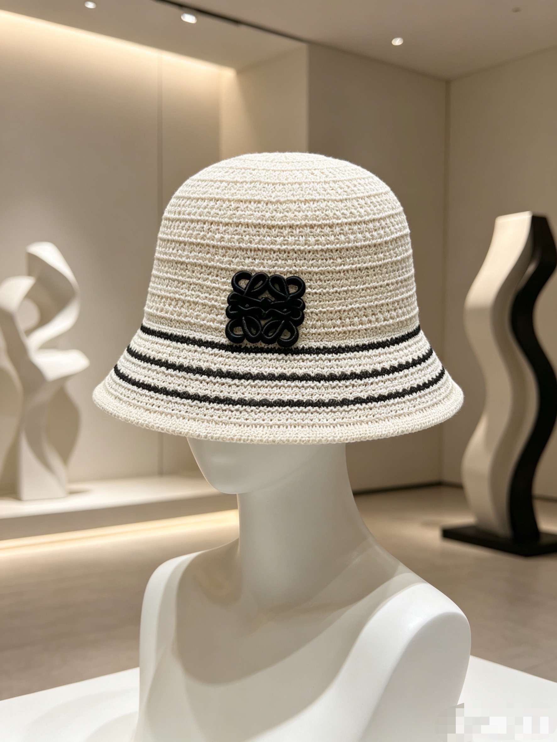 💛配防尘袋【LOEWE罗意威】2026春夏新款日系日常简约款小桶帽渔夫帽，独特设计～复古文艺的一款