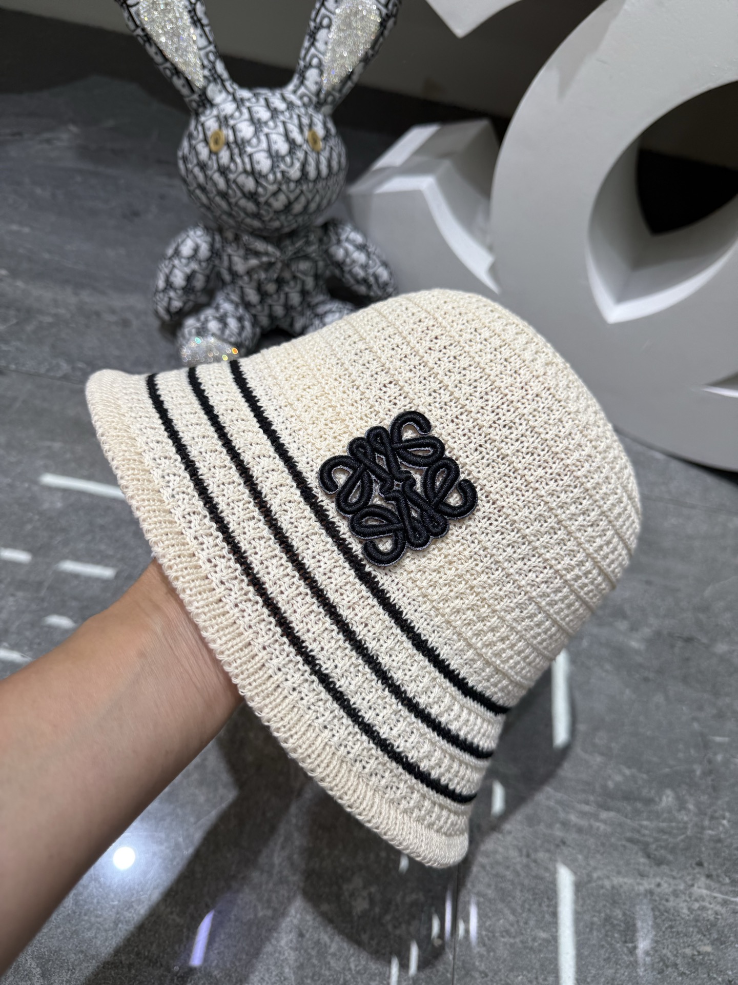 💛配防尘袋【LOEWE罗意威】2026春夏新款日系日常简约款小桶帽渔夫帽，独特设计～复古文艺的一款