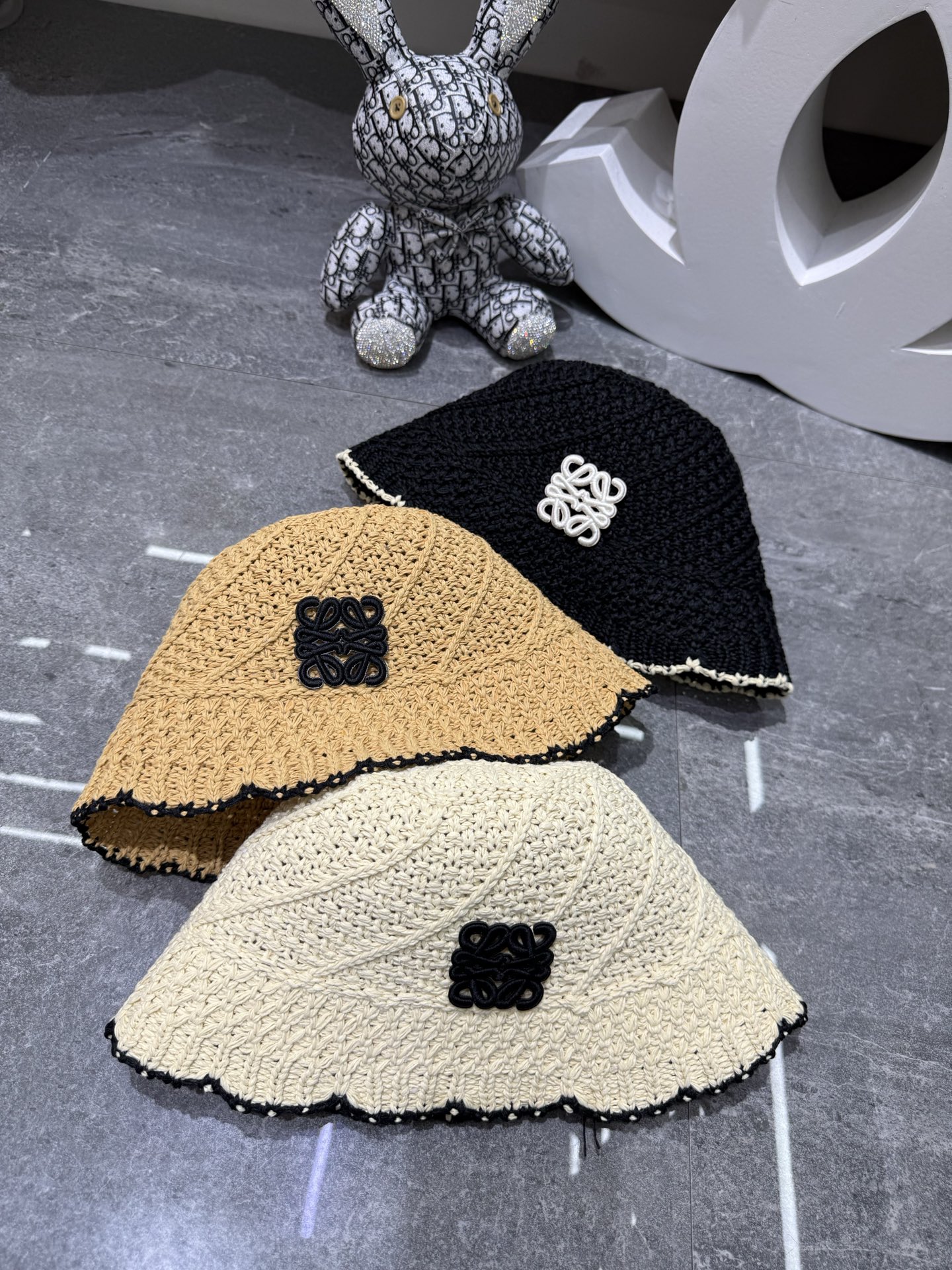 💛配防尘袋【LOEWE罗意威】2026春夏新款日系日常简约款小桶帽渔夫帽，独特设计～复古文艺的一款
