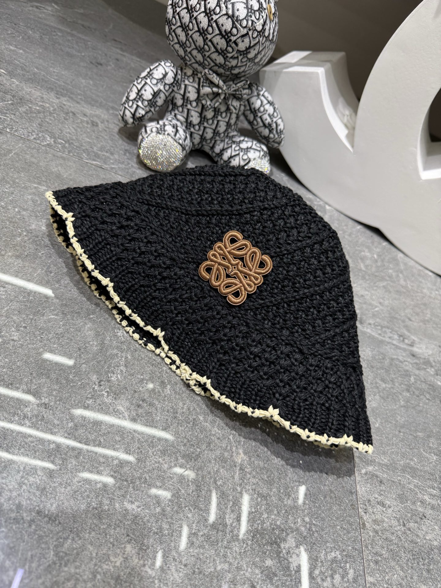 💛配防尘袋【LOEWE罗意威】2026春夏新款日系日常简约款小桶帽渔夫帽，独特设计～复古文艺的一款