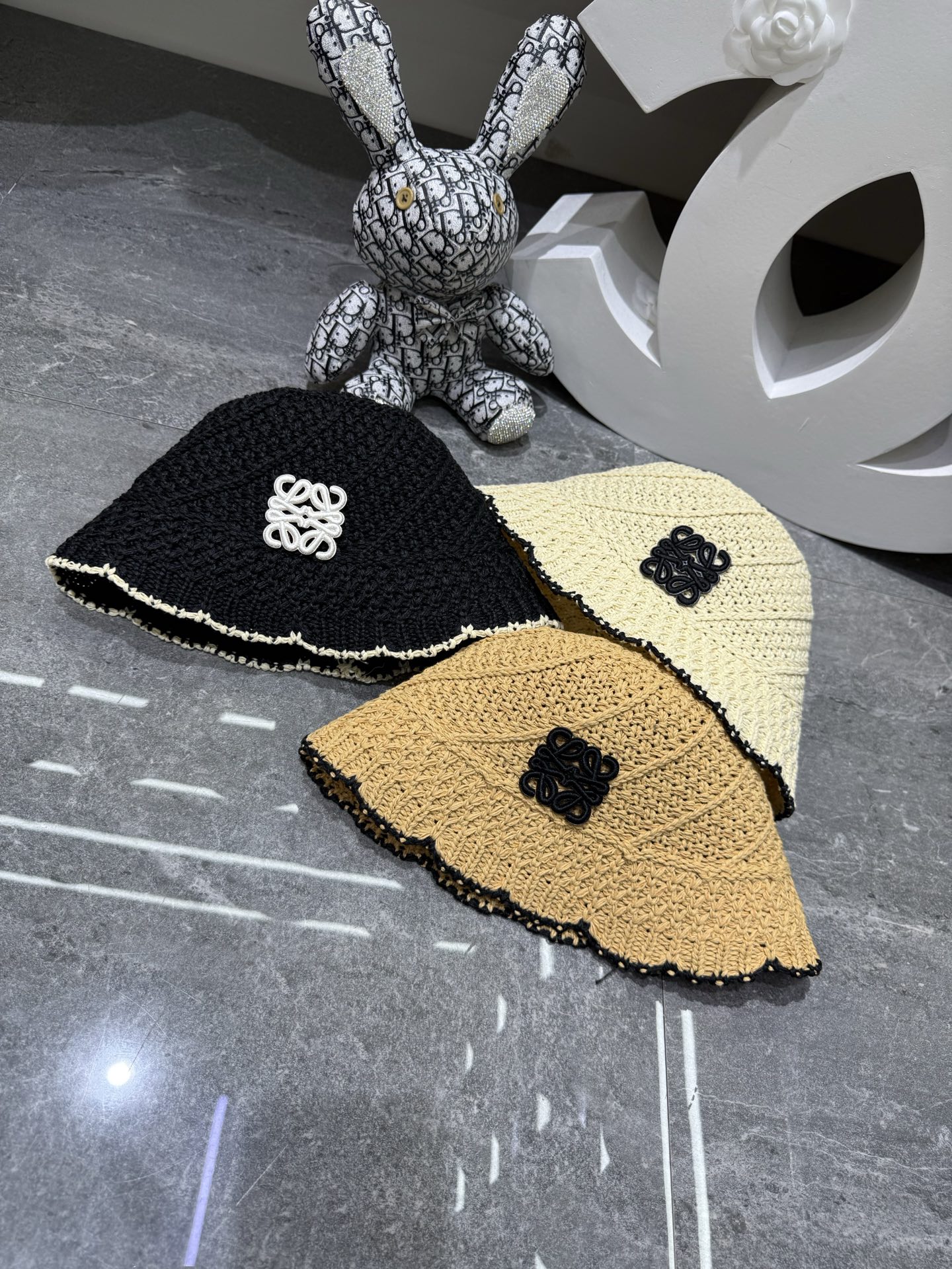 💛配防尘袋【LOEWE罗意威】2026春夏新款日系日常简约款小桶帽渔夫帽，独特设计～复古文艺的一款