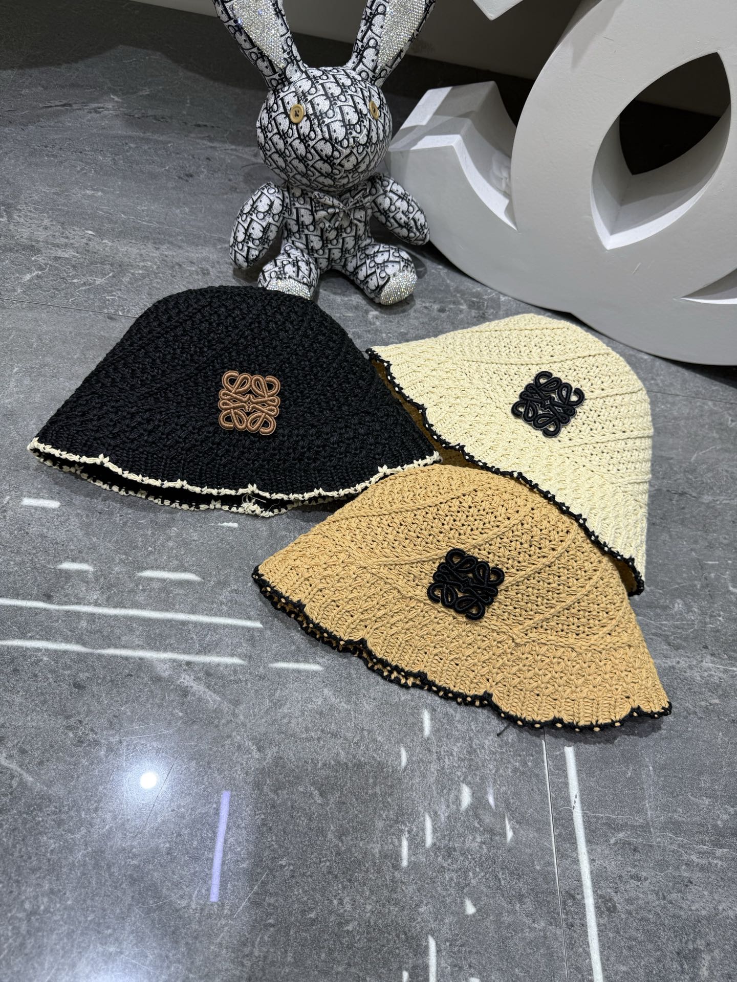 💛配防尘袋【LOEWE罗意威】2026春夏新款日系日常简约款小桶帽渔夫帽，独特设计～复古文艺的一款