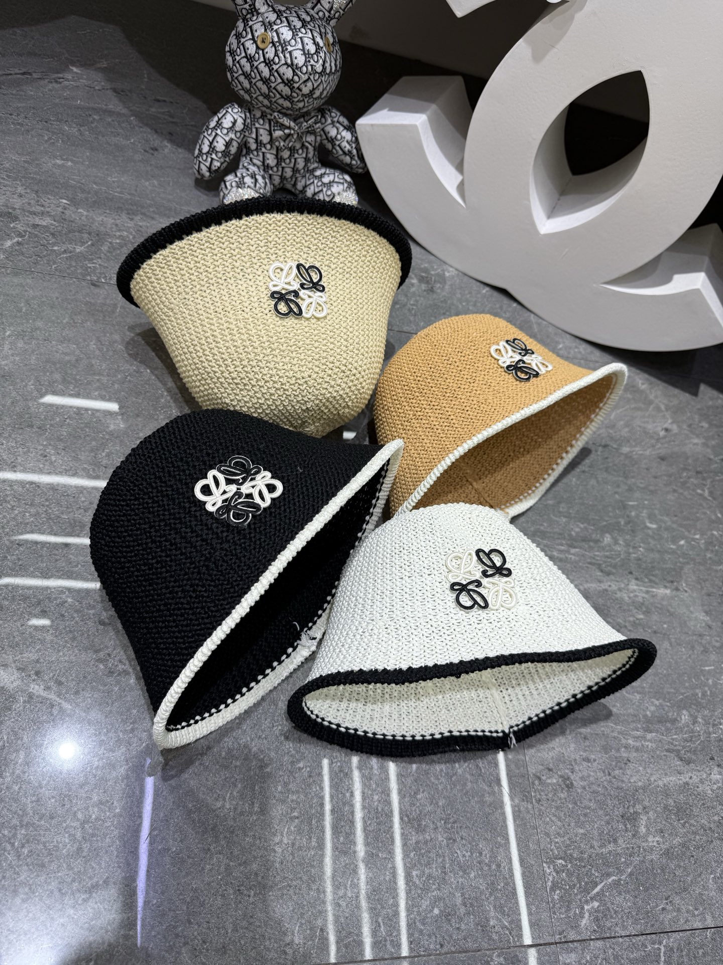 💛配防尘袋【LOEWE罗意威】2026春夏新款日系日常简约款小桶帽渔夫帽，独特设计～复古文艺的一款
