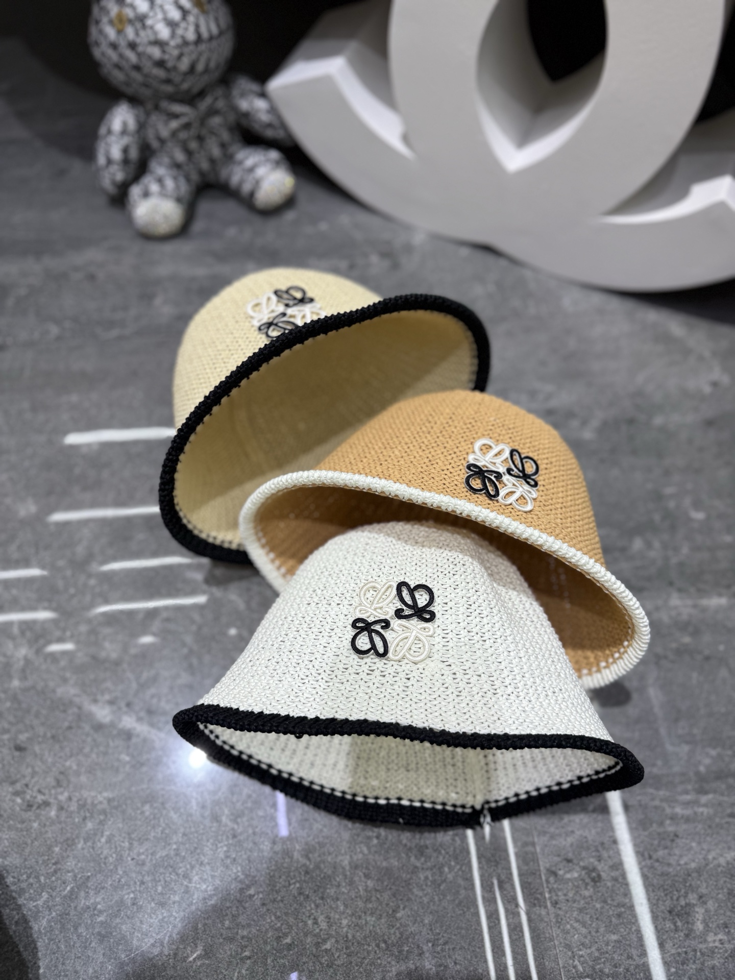 💛配防尘袋【LOEWE罗意威】2026春夏新款日系日常简约款小桶帽渔夫帽，独特设计～复古文艺的一款