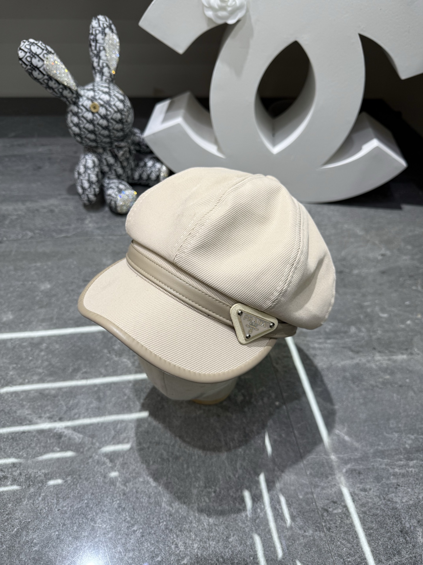 💛配防尘袋【PRADA普拉达】2026早秋新款三角标羊毛八角军帽 复古文艺的一款～新品上架