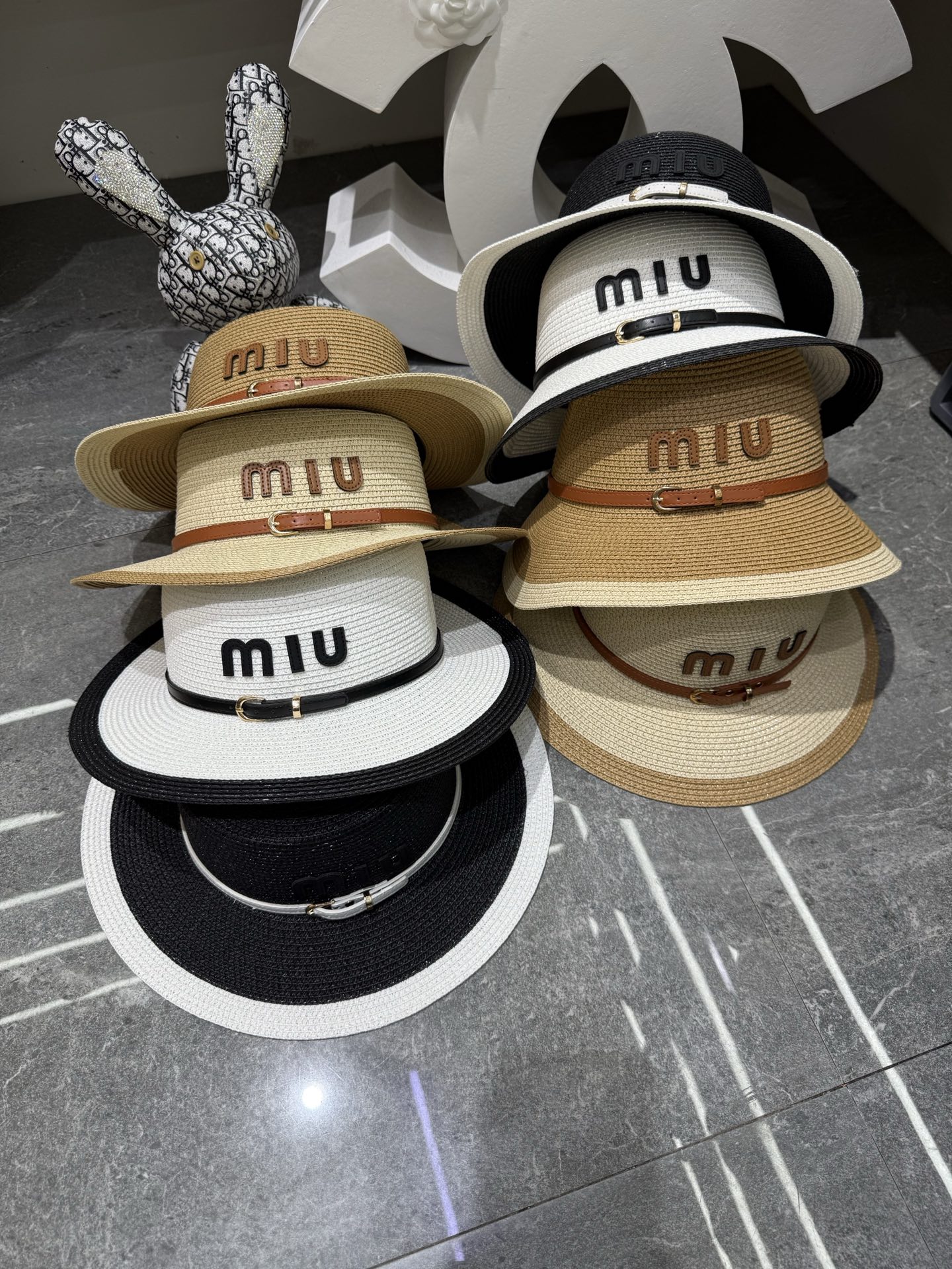 💛配防尘袋.  【MIUMIU缪缪】2026新款密织皮带盆帽草帽，遮阳又好搭，出街旅行单品