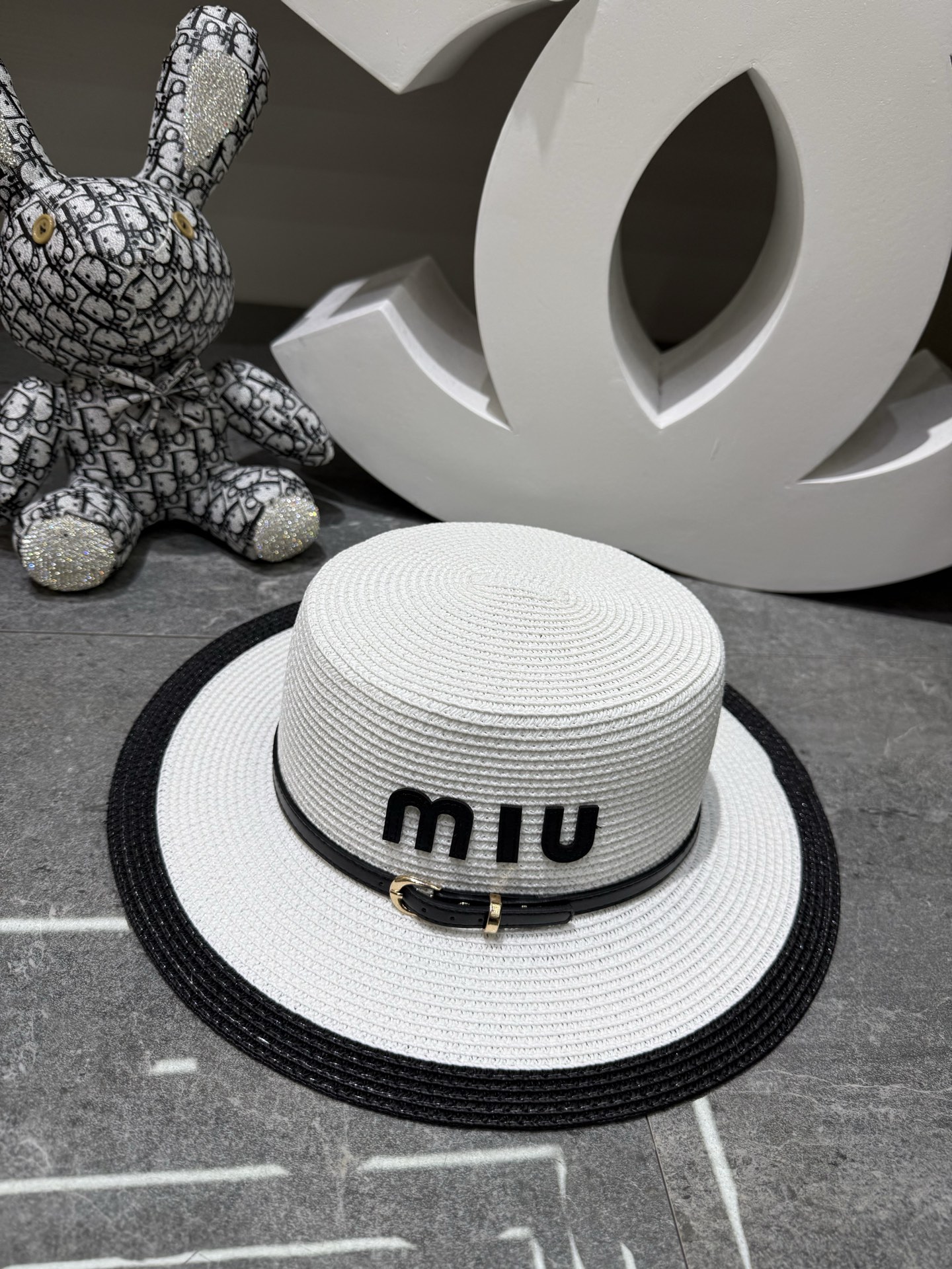 💛配防尘袋.  【MIUMIU缪缪】2026新款密织皮带盆帽草帽，遮阳又好搭，出街旅行单品