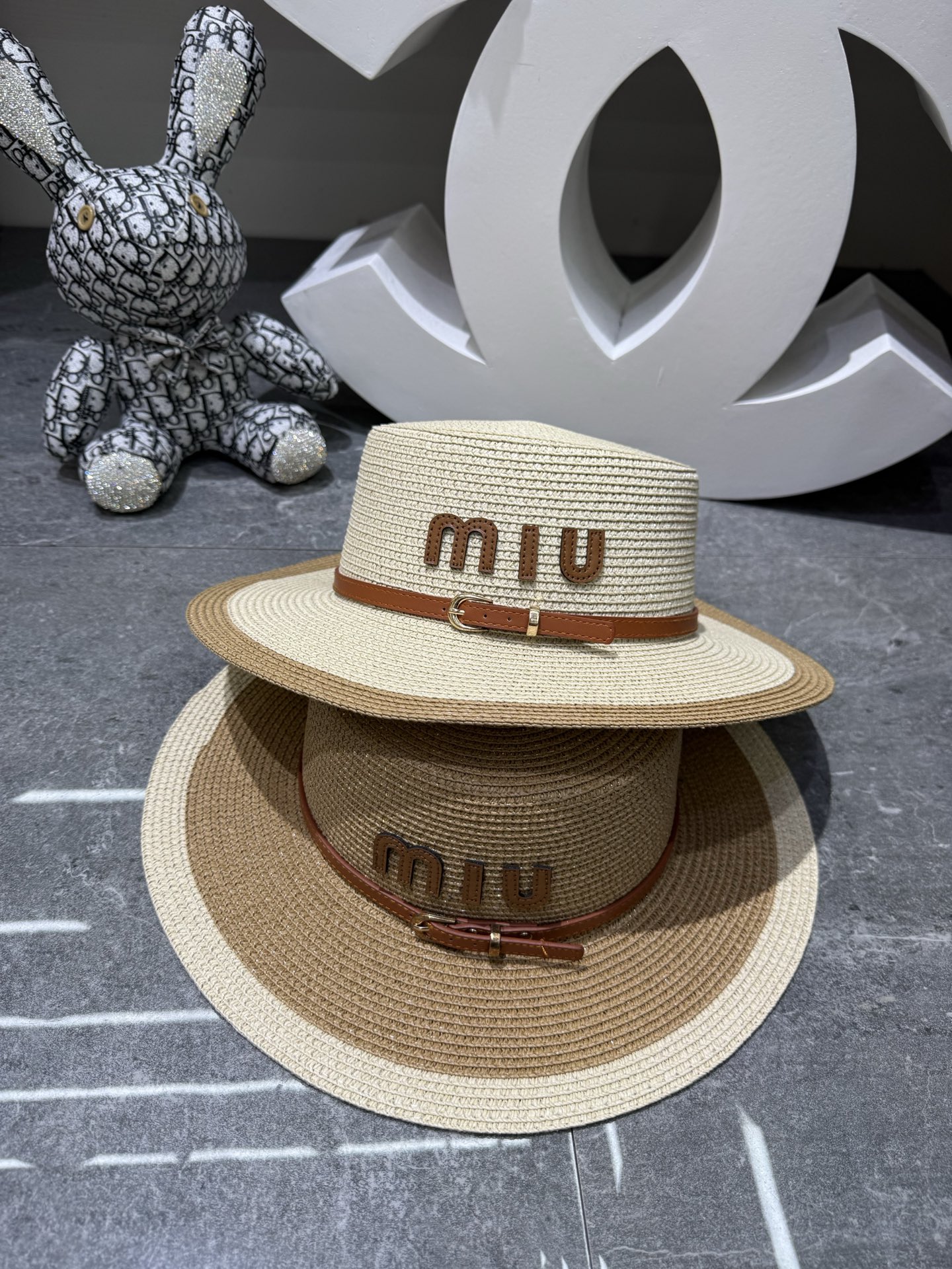 💛配防尘袋.  【MIUMIU缪缪】2026新款密织皮带盆帽草帽，遮阳又好搭，出街旅行单品