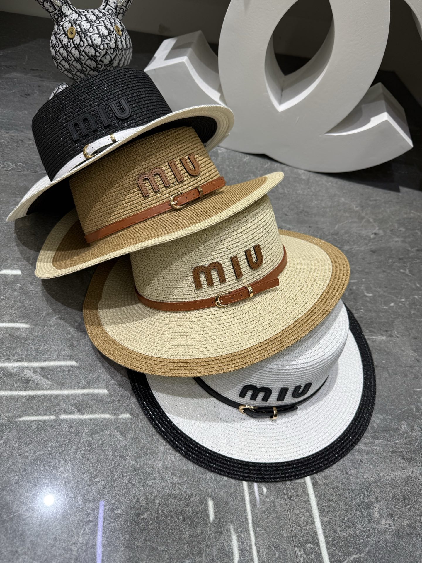 💛配防尘袋.  【MIUMIU缪缪】2026新款密织皮带盆帽草帽，遮阳又好搭，出街旅行单品