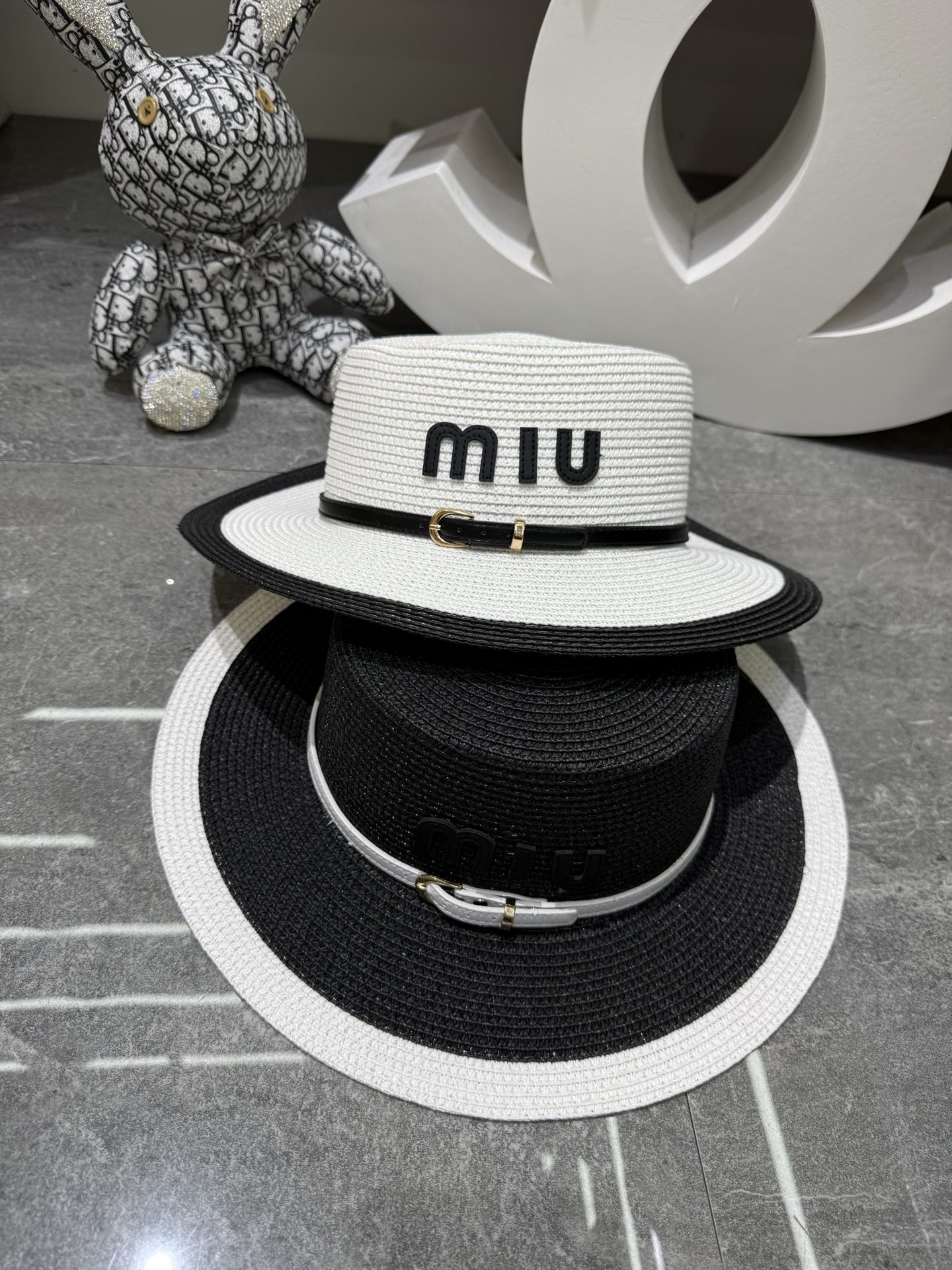 💛配防尘袋.  【MIUMIU缪缪】2026新款密织皮带盆帽草帽，遮阳又好搭，出街旅行单品