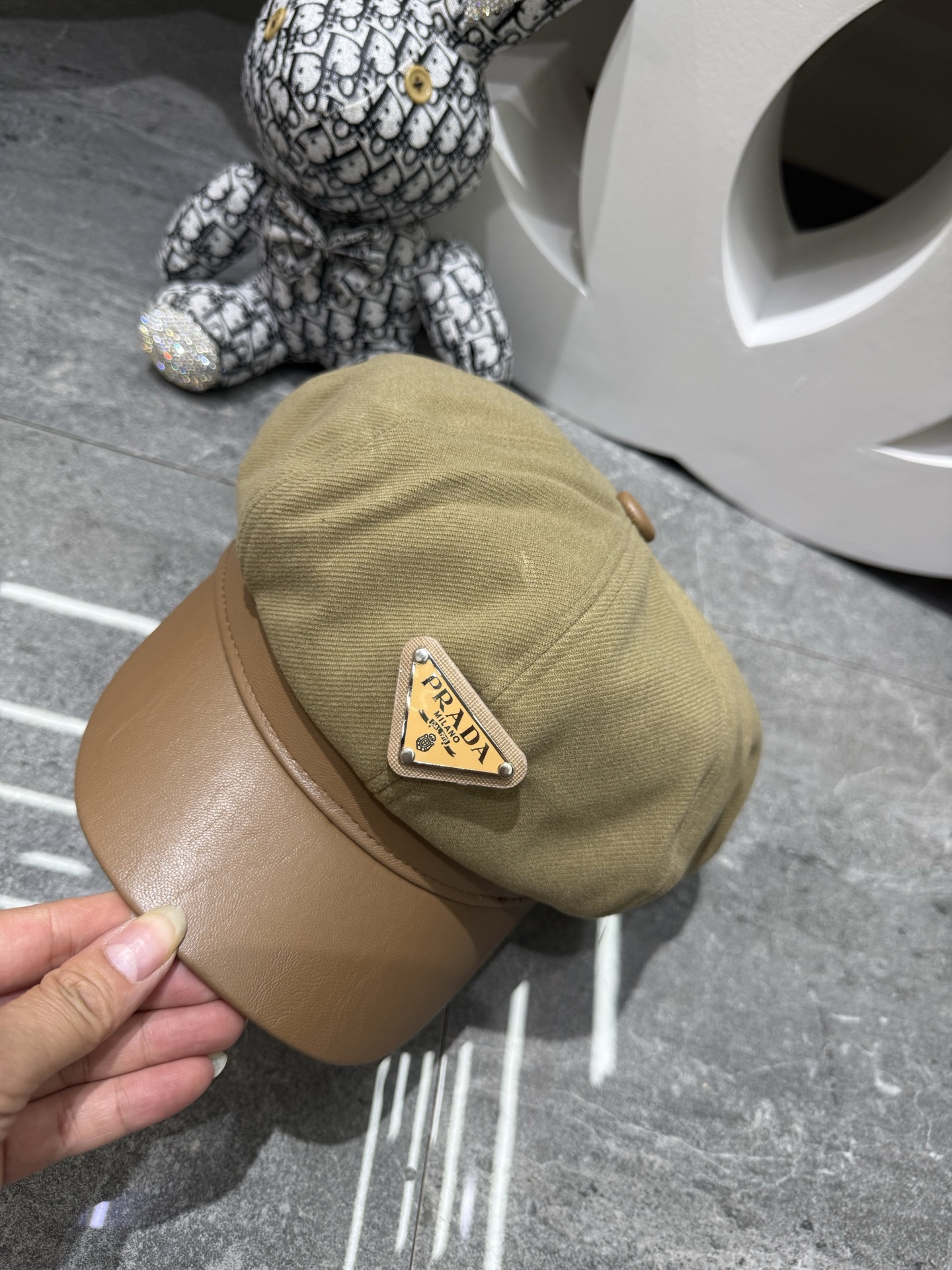 💛配防尘袋【PRADA普拉达】2026早秋新款拼色羊毛八角军帽 复古文艺的一款～新品上架