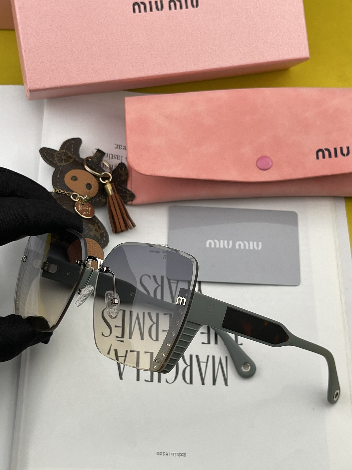 MIUMIU/缪缪2024开春新款闪耀新款璀璨登台太阳镜潮品精致个性设计简约时尚专柜品质值得拥有绝对潮爆