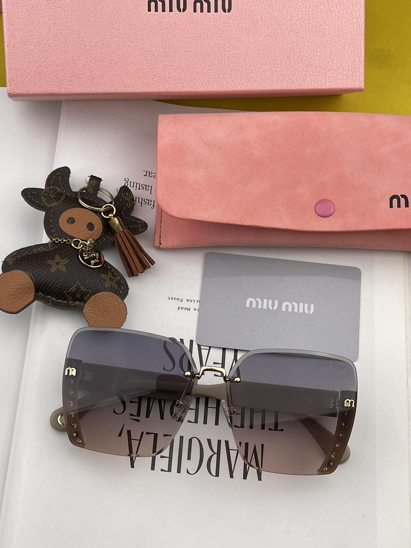 MIUMIU/缪缪2024开春新款闪耀新款璀璨登台太阳镜潮品精致个性设计简约时尚专柜品质值得拥有绝对潮爆