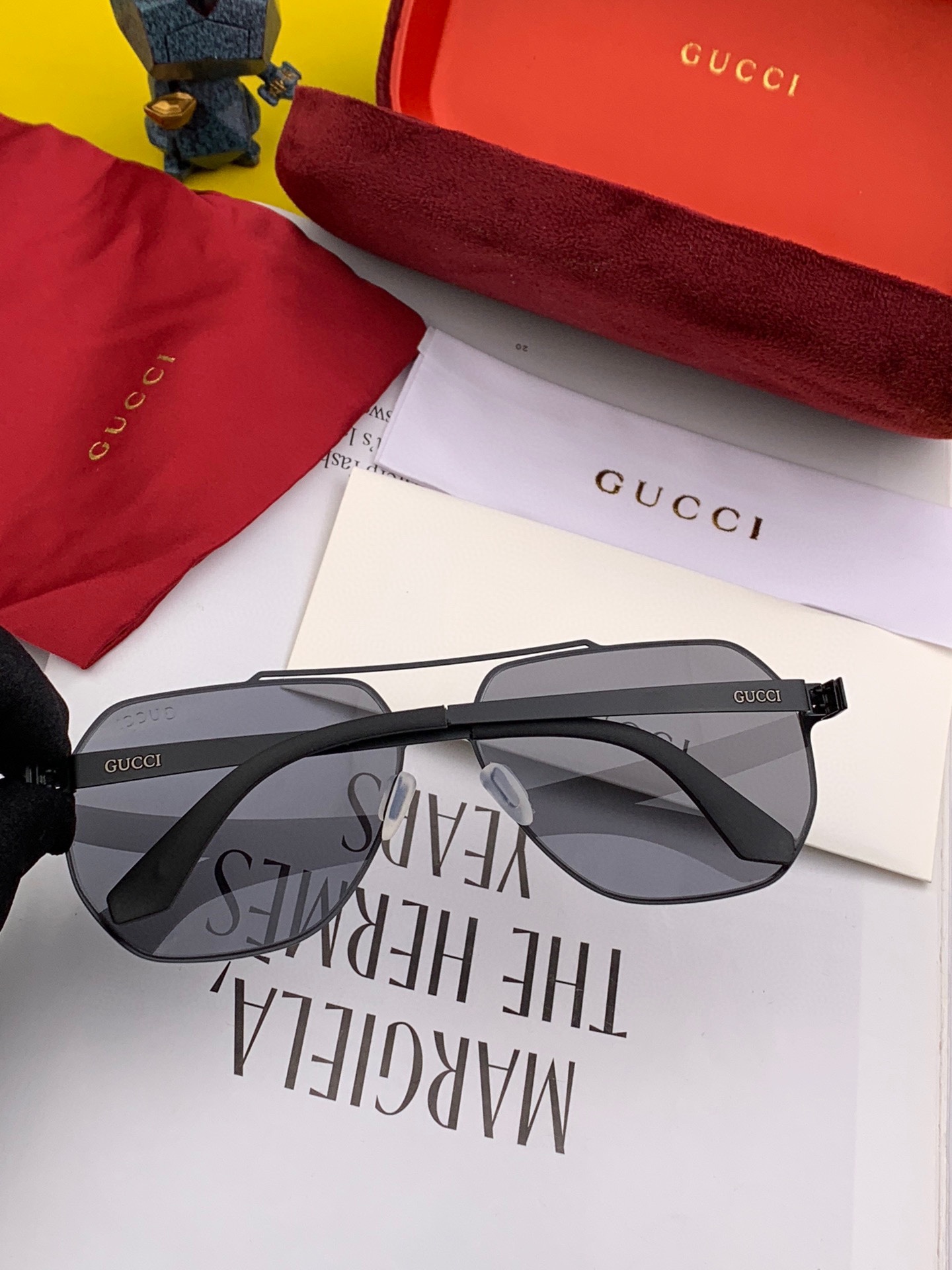 GUCCI2024新款超轻无螺丝压不坏系列情侣款太阳镜高清尼龙镜片商务旅行版绅士高清太阳眼镜舒适薄边镜腿