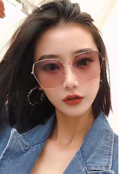 CHANEL香奈儿新款尼龙偏光太眼镜无框钻石切边更有质感大气女人范儿大脸小脸都好看！型号CH9546