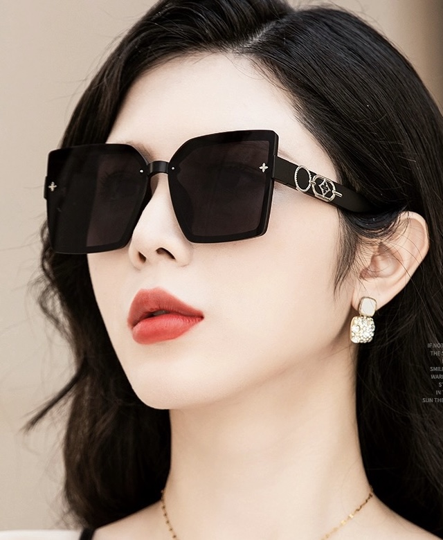 Sell Online Luxury Designer
 Louis Vuitton Sunglasses Women Fashion