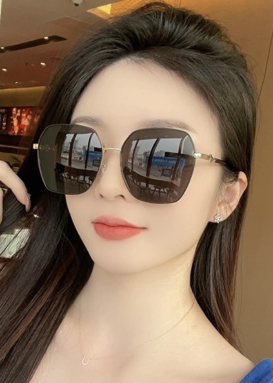 NO:267217,Chanel official new model, many celebrities same style [color] new large frame polarized sunglasses Polaroid ultra-definition thickened sunglasses model CH5821 glasses sunglasses, glasses, chanel19860909香奈儿 官方新款 众多明星同款[色]新款大框偏光墨镜 宝丽来超清加厚太阳镜型号CH5821眼镜墨镜太阳镜,眼镜,chanel,glasses