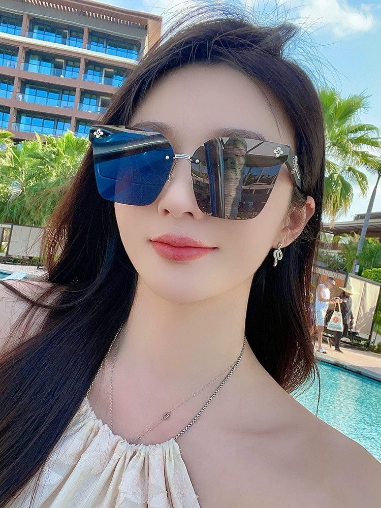 NO:267577,[Chanel] New spring style, trendy and hot style, fashionable square frame sunglasses, high quality, comfortable to wear, internet celebrity trendy sunglasses, women's high-definition thickened polarized sunglasses, high-quality TR frame, model CH8101 glasses, sunglasses, glasses, chanel19860909【香奈儿】开春新款 潮流爆款 时尚方框太阳镜 高品质 佩戴舒适 网红潮款墨镜 女士高清加厚偏光太阳镜 高品质TR镜框 型号CH8101眼镜墨镜太阳镜,眼镜,chanel,glasses