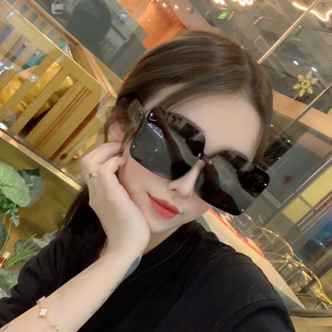 NO:267585,New model, D family women's large frame one-piece trendy polarized sunglasses material high definition polarized lenses, TR temples model CD15700 glasses sunglasses, glasses, dior19860909新款,D家女士大框连体潮流偏光太阳镜材质高清偏光镜片,TR镜腿 型号CD15700眼镜墨镜太阳镜,眼镜,dior,glasses