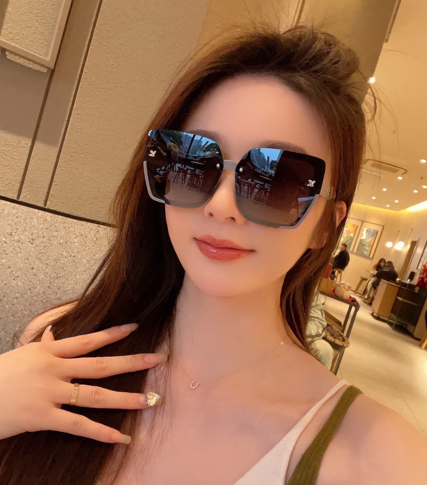 NO:267570,【TR polarization series】lv large frame sunglasses sunglasses classic square frame design, not picky about face shape, it shows temperament, whether paired with a coat or a dress, polarized lenses prevent UV rays Model L1047 glasses sunglasses, glasses, louis vuitton, skirts19860909【TR偏光系列】lv大框太阳镜墨镜经典的方框设计,不挑脸型,无论搭配大衣还是连衣裙都非常显气质偏光镜片预防紫外线 型号L1047眼镜墨镜太阳镜,眼镜,louis vuitton,skirts,glasses