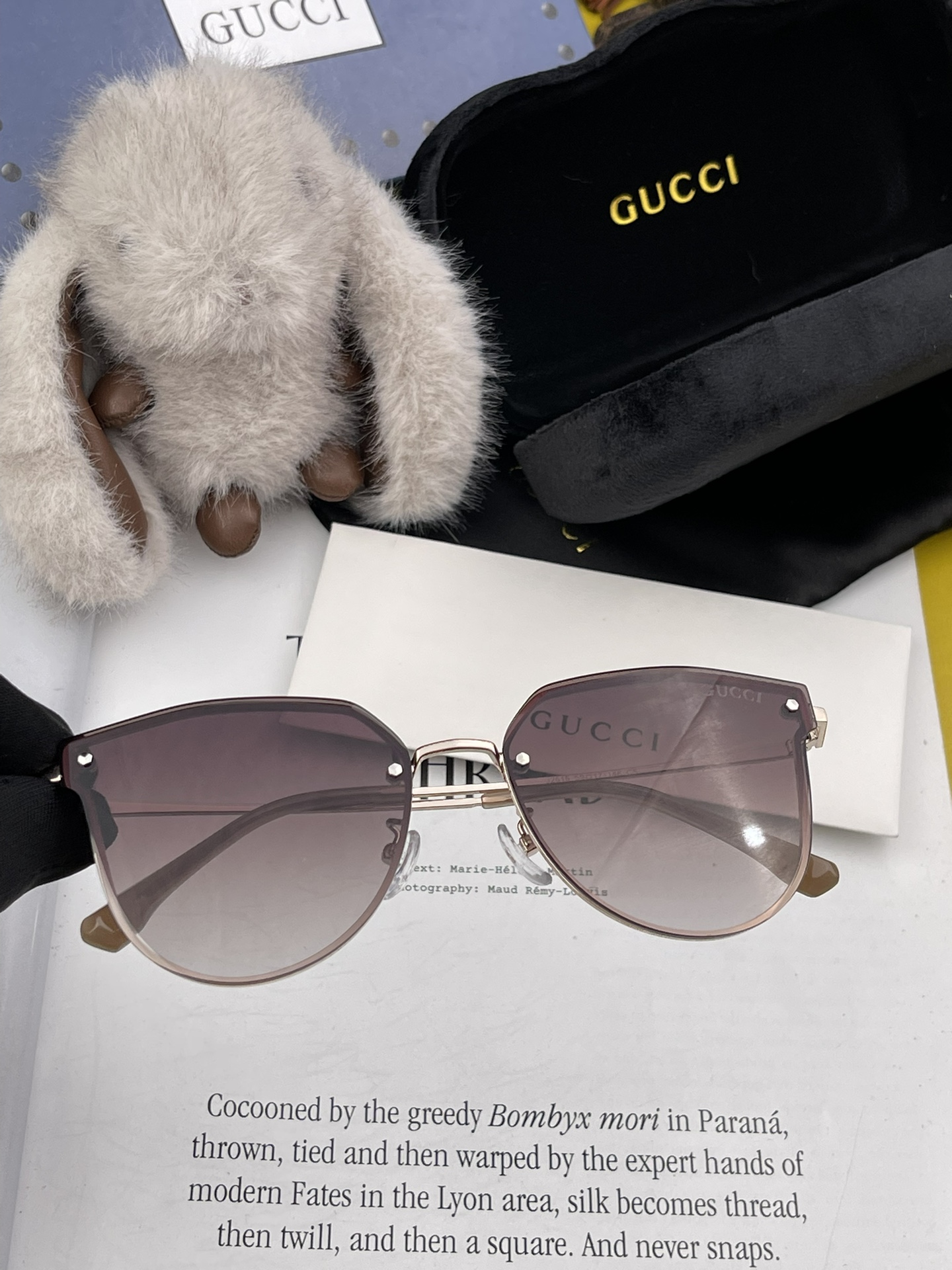 GUCCI2024开春新款最新款无框太阳镜各路网红纷纷带起气场满分️俏皮甜美.上脸效果更佳.金属质感超好