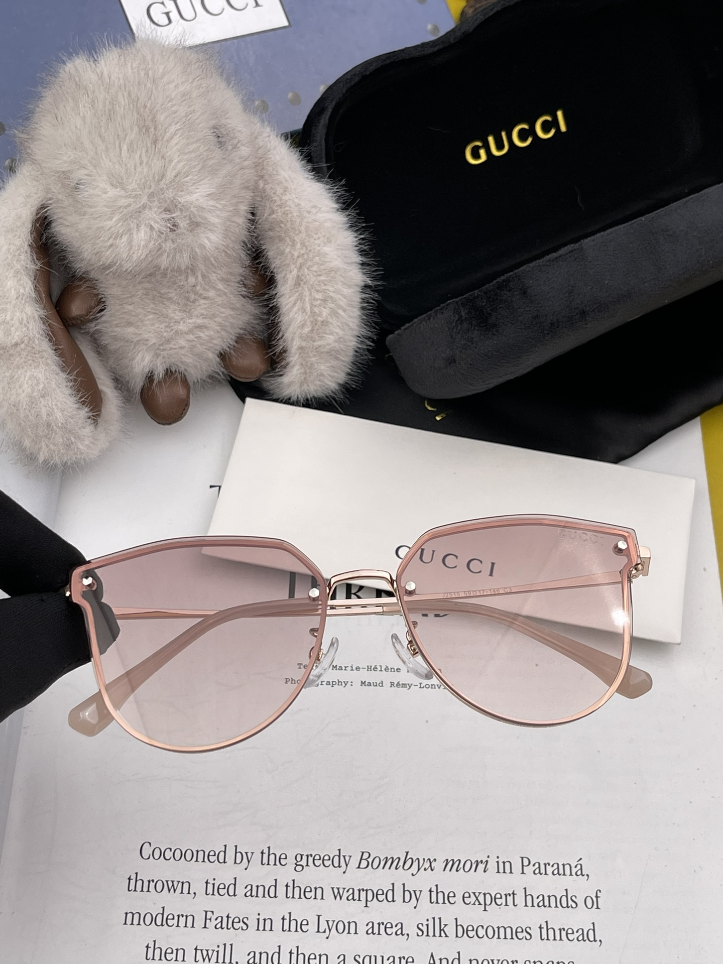 GUCCI2024开春新款最新款无框太阳镜各路网红纷纷带起气场满分️俏皮甜美.上脸效果更佳.金属质感超好