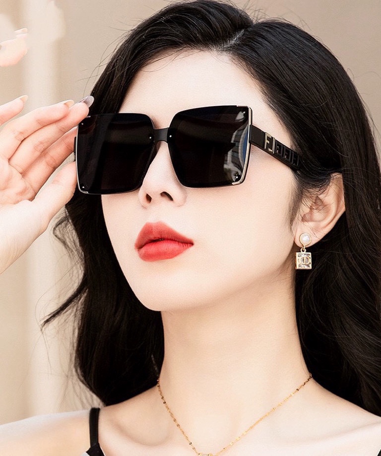 NO:269420,【Fendi】New spring style, trendy and hot style, fashionable square frame sunglasses, high quality, comfortable to wear, internet celebrity trendy sunglasses, women's high-definition sunglasses, high-quality frames, model FD1300 glasses, sunglasses, glasses, fendi19860909【芬迪】开春新款 潮流爆款 时尚方框太阳镜 高品质 佩戴舒适 网红潮款墨镜 女士高清太阳镜 高品质镜框 型号FD1300眼镜墨镜太阳镜,眼镜,fendi,glasses