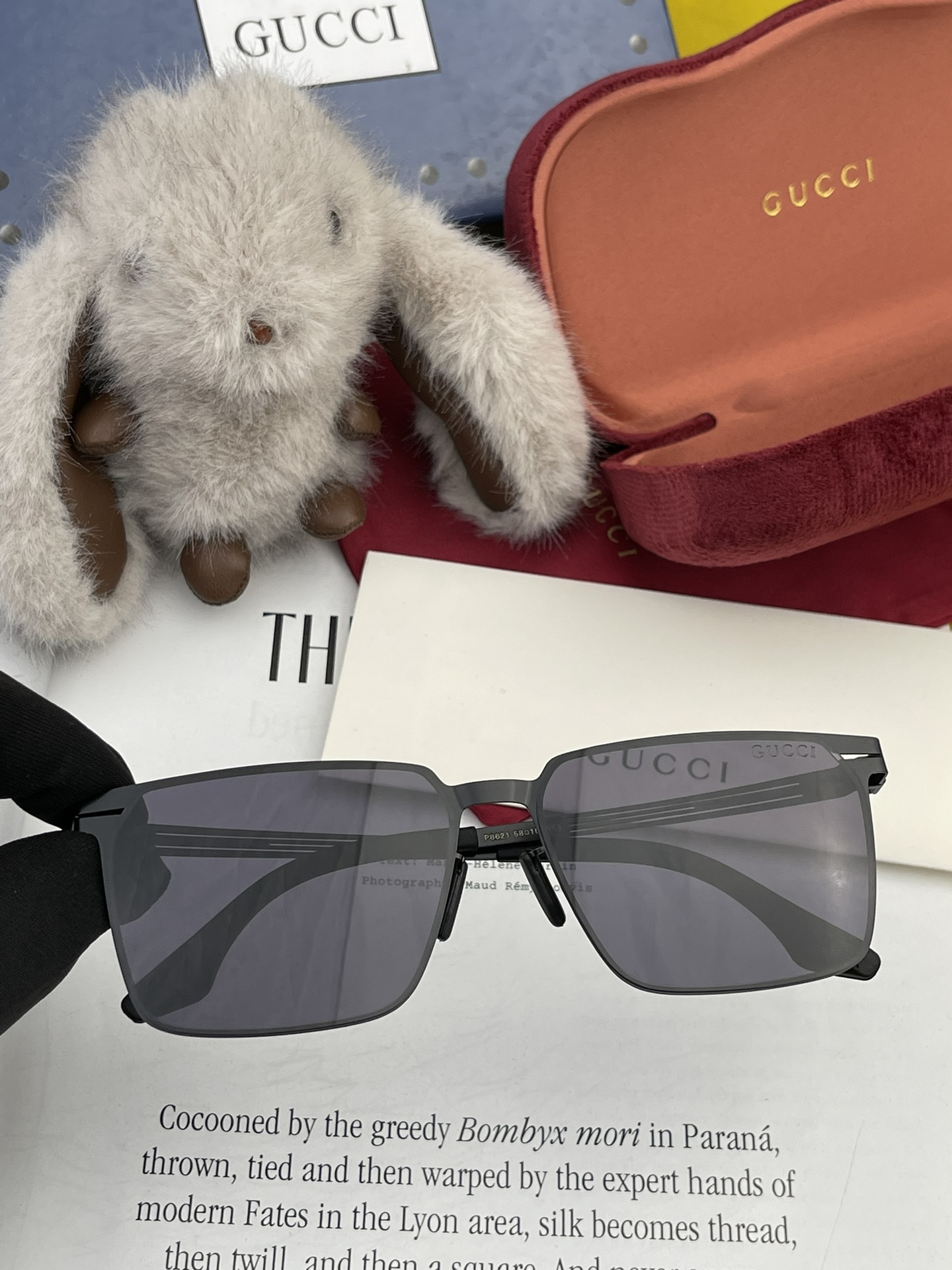 ️GUCCI2024新款男女情侣款太阳镜多边形墨镜i️电镀永不褪色超轻超有弹性整幅眼镜无螺丝重要的是压不