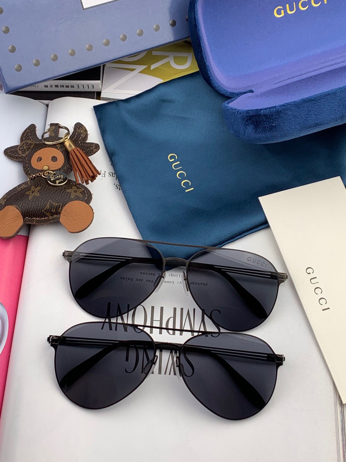 Gucci2024春夏新款超轻无螺丝压不坏系列情侣款太阳镜高清尼龙镜片完美品质适合各种脸型经典太阳镜亮相