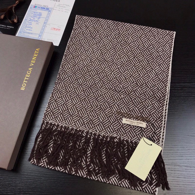 NO:188126,BOTTEGA VENETA (Baodie Home) exclusively launches a new autumn and winter men's scarf. The implicit and meticulous is the fashion aesthetic of BV, because people who know how to appreciate it have the personal characteristics of ^confidence and elegance and finally their own style ^ The whole shawl is woven with imported cashmere thread, beautiful and exquisite texture, generous and practical, comfortable and warm, and top-level material!  The latest customization of BV!  Very perfect!  No matter what age group, having Bv will have all the temperament and elegant taste you want!  Size 1*32 (excluding tassels) high-version scarf, high-version scarf, bottega veneta, bottega veneta, bottega veneta, bottega veneta, shawls19860909BOTTEGA VENETA（葆蝶家）独家推出 秋冬新款男士围巾.含蓄细致是BV的时装美学,因为懂得欣赏的人都具备^自信优雅而终于自己的风格^的个人特质整条披肩进口羊绒线织就,漂亮精致的纹理,大方实用,舒适保暖,顶级材质！BV最新定制！非常完美！无论什么年龄段,拥有了Bv就拥有了一切你所希望拥有的气质与优雅品味！尺寸1*32（不含流苏）高版本围巾,高版本围巾,bottega veneta,bottega veneta,bottega veneta,shawls,scarf