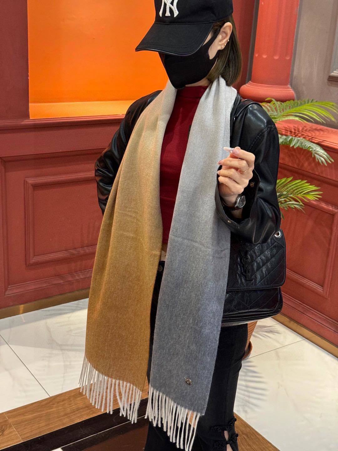 太美了皮安娜情侣款美到要尖叫专柜最新款英伦欧美范儿多色渐变又是一款即时尚又实用的大围巾&长巾撞色的颜色搭