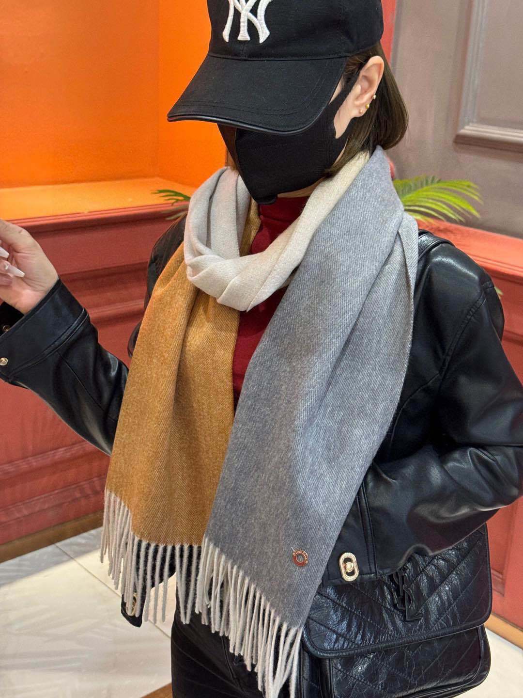 太美了皮安娜情侣款美到要尖叫专柜最新款英伦欧美范儿多色渐变又是一款即时尚又实用的大围巾&长巾撞色的颜色搭