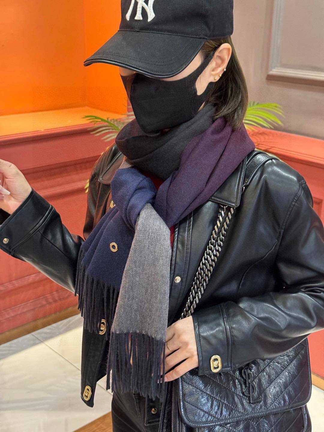 太美了皮安娜情侣款美到要尖叫专柜最新款英伦欧美范儿多色渐变又是一款即时尚又实用的大围巾&长巾撞色的颜色搭
