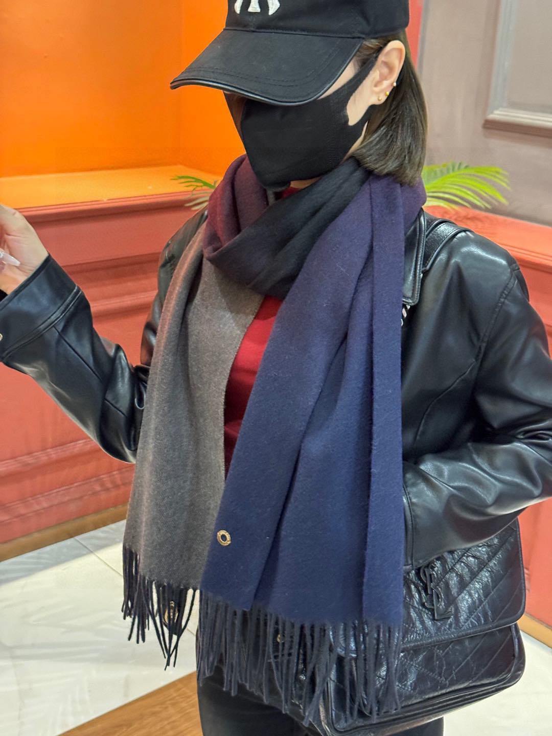 太美了皮安娜情侣款美到要尖叫专柜最新款英伦欧美范儿多色渐变又是一款即时尚又实用的大围巾&长巾撞色的颜色搭