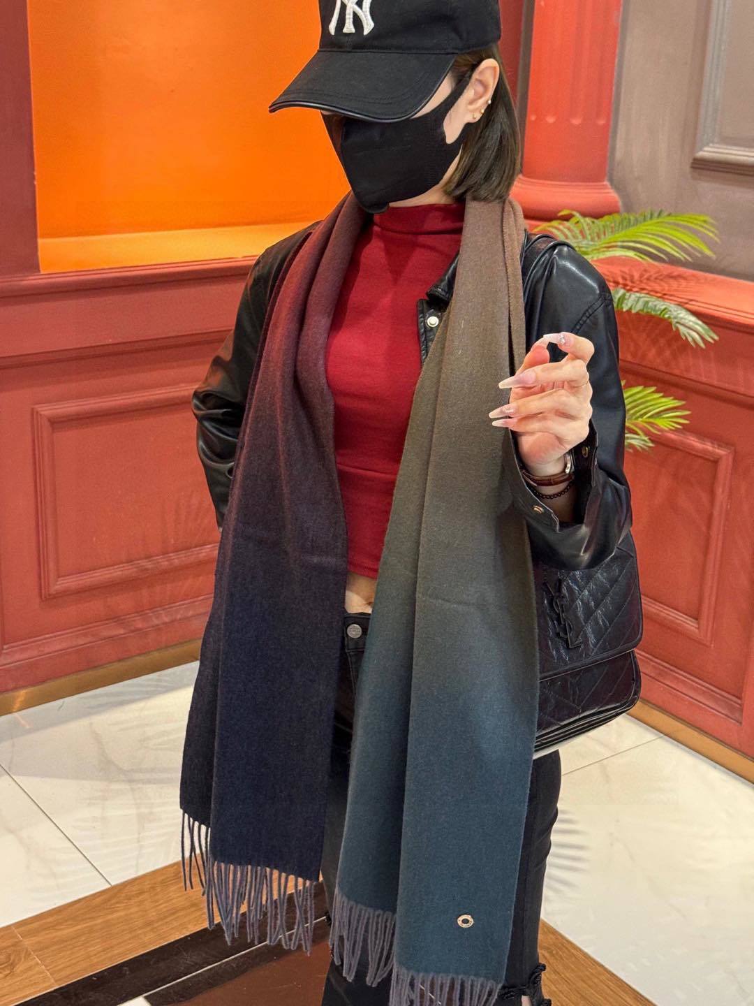 太美了皮安娜情侣款美到要尖叫专柜最新款英伦欧美范儿多色渐变又是一款即时尚又实用的大围巾&长巾撞色的颜色搭