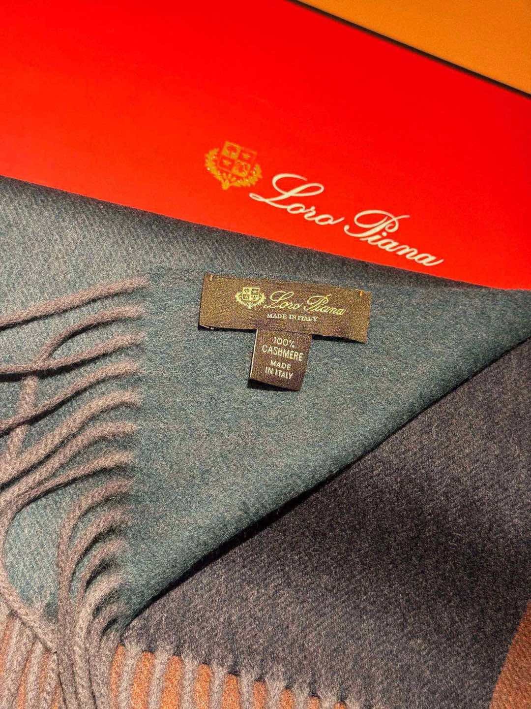 太美了皮安娜情侣款美到要尖叫专柜最新款英伦欧美范儿多色渐变又是一款即时尚又实用的大围巾&长巾撞色的颜色搭