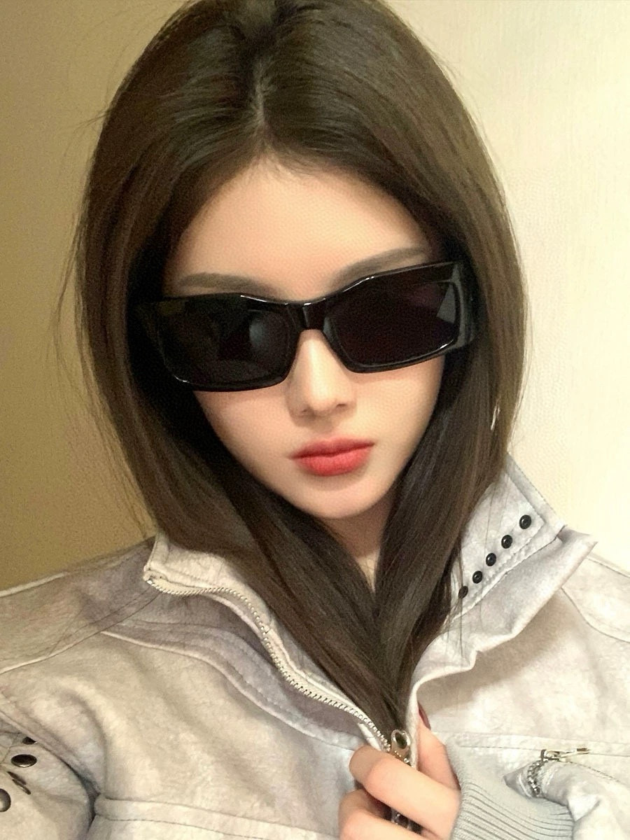 NO:269626,60 Prada Small frame sunglasses sunglasses classic square frame design, not picky about face shape, it looks very elegant whether it is matched with a coat or a dress, preventing UV rays Model 1226 glasses sunglasses sunglasses, glasses, prada, skirts1986090960 普拉达 小框太阳镜墨镜经典的方框设计,不挑脸型,无论搭配大衣还是连衣裙都非常显气质 预防紫外线 型号型号1226眼镜墨镜太阳镜,眼镜,prada,skirts,glasses