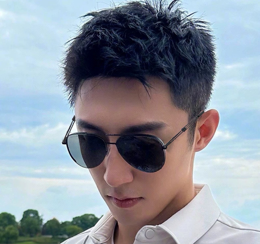         GUCCI 男款炫彩飞行员偏光太阳镜 ❤️材质：高清尼龙加厚卡槽高清偏光镜片 🌹无边框镜