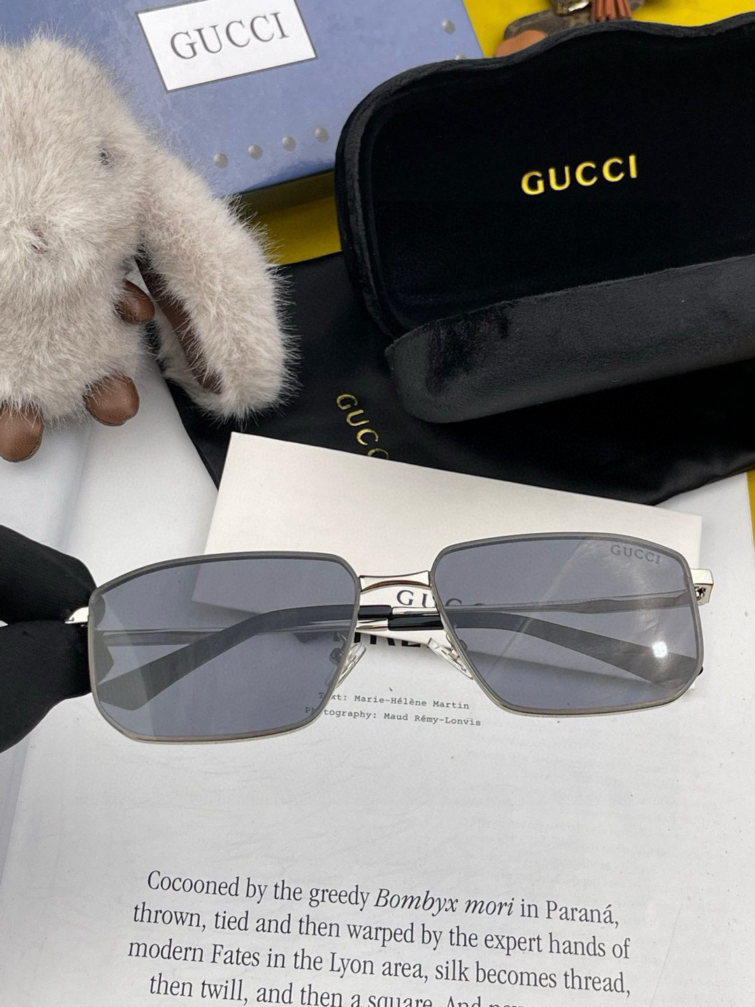  GUCCI 男款炫彩飞行员偏光太阳镜 ❤️材质：高清尼龙加厚卡槽高清偏光镜片 🌹无边框镜架💕颜👍型号：