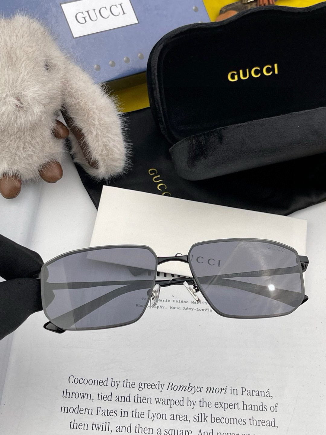  GUCCI 男款炫彩飞行员偏光太阳镜 ❤️材质：高清尼龙加厚卡槽高清偏光镜片 🌹无边框镜架💕颜👍型号：