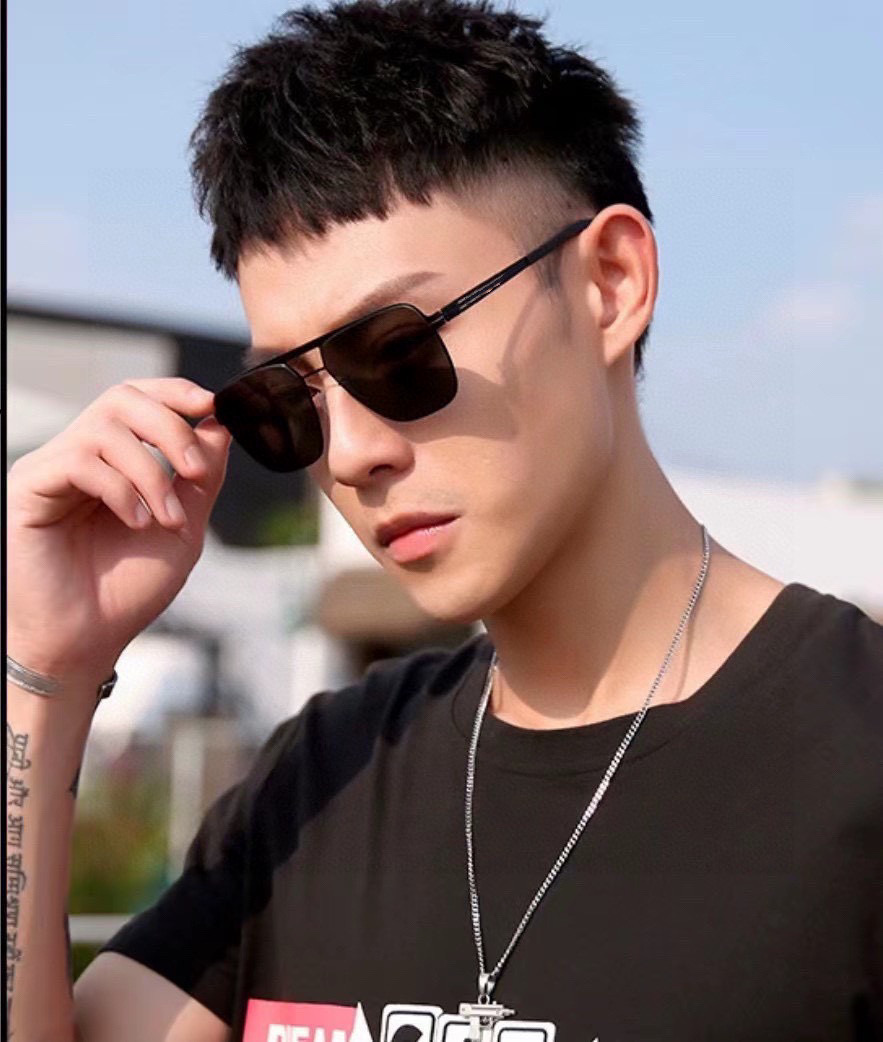       GUCC* 2024 新款男女情侣款太阳iP电镀永不褪色 卖点：超轻超有弹性整幅眼镜无螺丝重