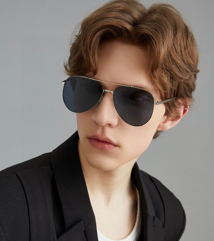         GUCCI 男款炫彩飞行员偏光太阳镜 ❤️材质：高清尼龙加厚卡槽高清偏光镜片 🌹无边框镜