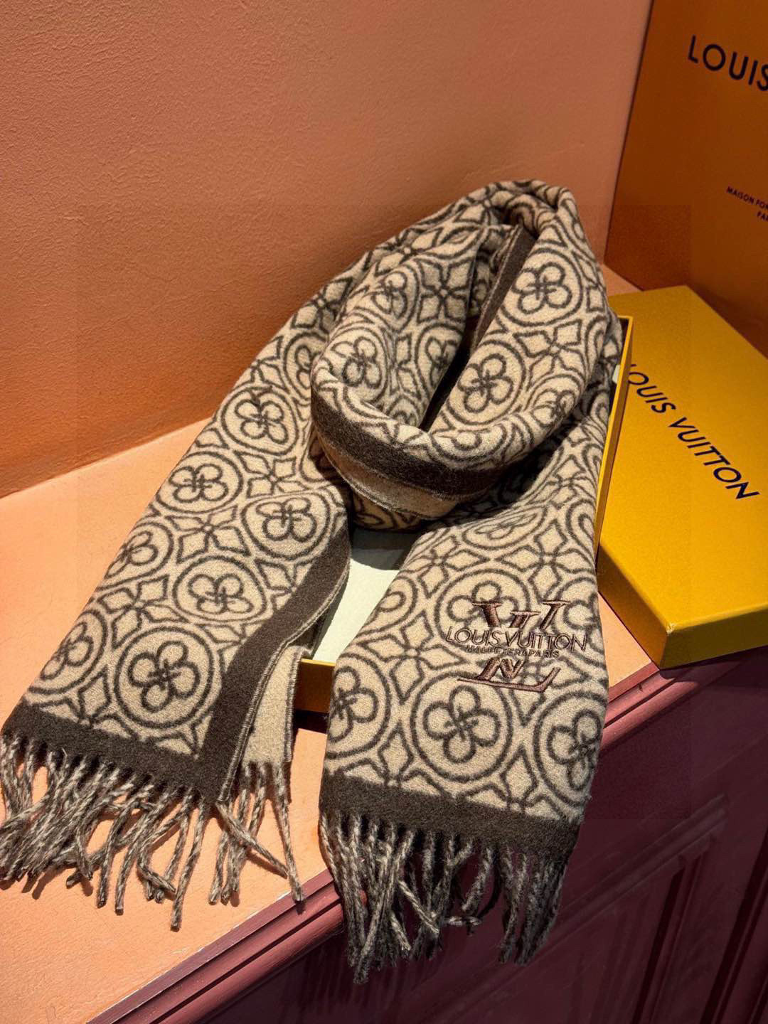 Sophisticated and Warm Four-Face Scarf for Coats and Sweaters, 100% Lamb Wool - 图片 8