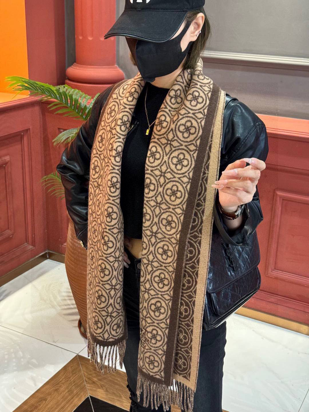Sophisticated and Warm Four-Face Scarf for Coats and Sweaters, 100% Lamb Wool - 图片 2
