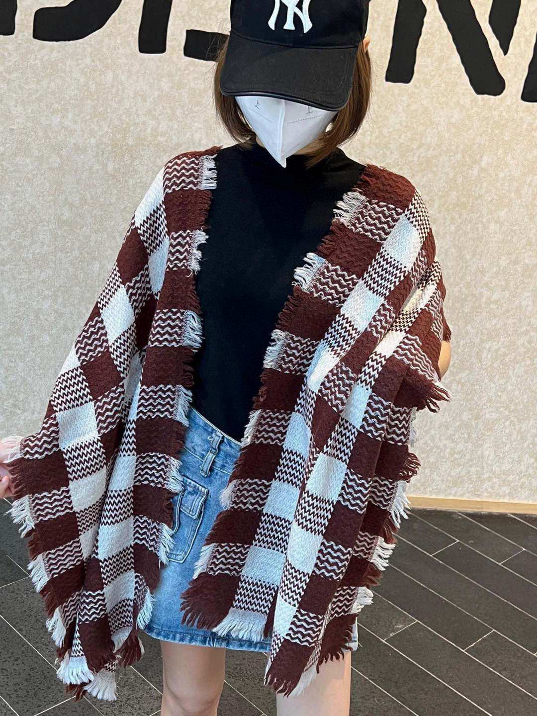 NO:188737,New style, matching tools, Chanel series, exclusive to VIP products, top-quality imported Scottish lamb velvet, pattern weaving makes the scarf elastic and soft and skin-friendly, extremely noble and elegant, intellectual style, simple and atmospheric design, absolutely not fancy style, absolutely niche product, not everyone knows its goodness, absolutely the first choice for taste of life, must-have accessories for those who know the goods. A must-have for casual style matching!  [Color][Color][Color] Please take a detour for laymen. Size 200*45 high-version scarf, high-version scarf, chanel19860909新款 搭配利器 香奈儿系列货 专供vip 产品 顶级苏格兰进口羊羔绒 纹路织法使围巾赋有弹性且柔软亲肤  无比的高贵优雅 知性的款式 简洁大气的设计 绝对的不是花里胡哨的款式绝对的是小众产品 不是谁都懂的它的好 绝对的品味生活的首选搭配饰品 识货者必入.休闲风格搭配必备哦！[色][色][色]外行请绕道 尺寸200*45高版本围巾,高版本围巾,chanel,scarf