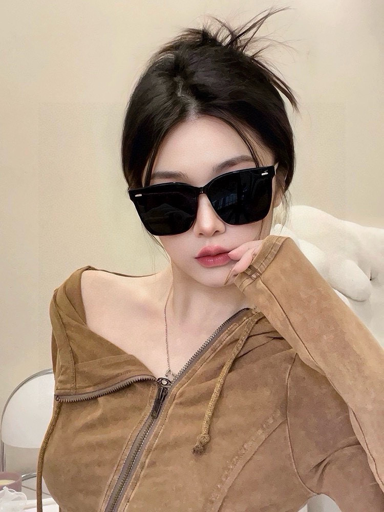 NO:241537,【GUCCI】New spring style, trendy fashion, square frame polarized sunglasses, high quality, comfortable to wear, internet celebrity trendy sunglasses, women's high-definition nylon polarized sunglasses, high-quality TR frame, model G85501 glasses, sunglasses, glasses, gucci19860909【GUCCI】开春新款 潮流爆款 时尚方框偏光太阳镜 高品质 佩戴舒适 网红潮款墨镜 女士高清尼龙偏光太阳镜 高品质TR镜框 型号G85501眼镜墨镜太阳镜,眼镜,gucci,glasses