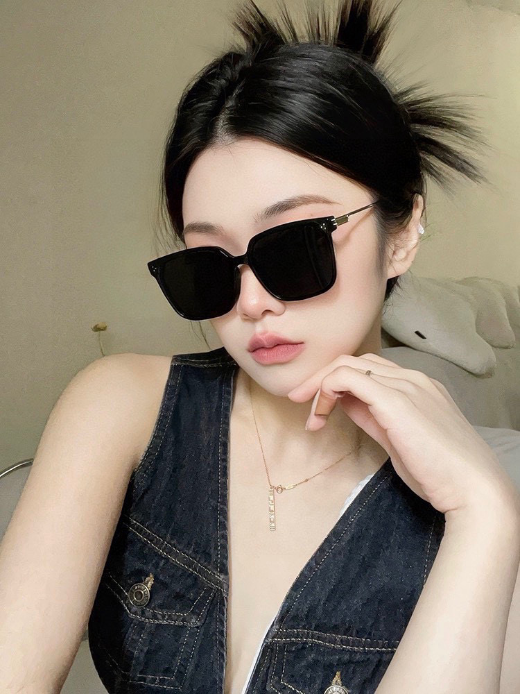 NO:241541,【GUCCI】New spring style, trendy fashion, square frame polarized sunglasses, high quality, comfortable to wear, internet celebrity trendy sunglasses, women's high-definition nylon polarized sunglasses, high-quality TR frame, model G7108 glasses, sunglasses, glasses, gucci19860909【GUCCI】开春新款 潮流爆款 时尚方框偏光太阳镜 高品质 佩戴舒适 网红潮款墨镜 女士高清尼龙偏光太阳镜 高品质TR镜框 型号G7108眼镜墨镜太阳镜,眼镜,gucci,glasses