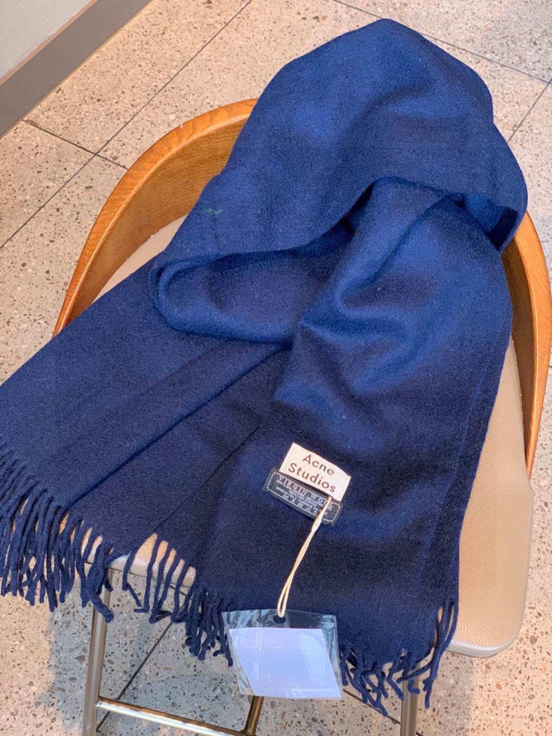 ACNE: Swedish Fashion Brand Embracing Light Colors and Comfortable Styles - 图片 8